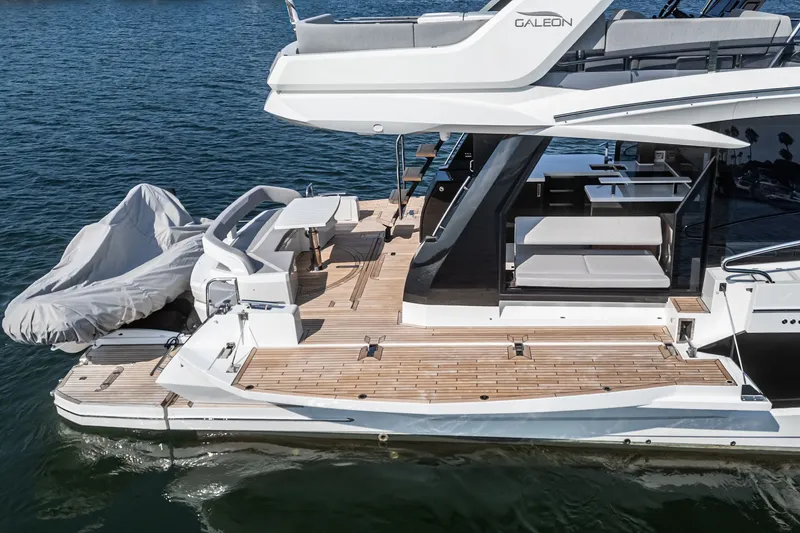 Slide: The Image of Galeon 500 Fly 2024 - 33