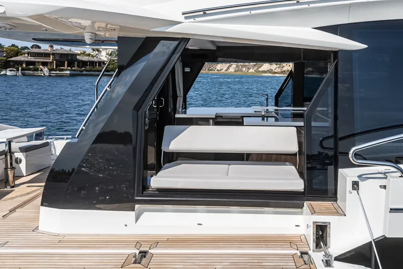 Slide: The Image of Galeon 500 Fly 2024 - 34