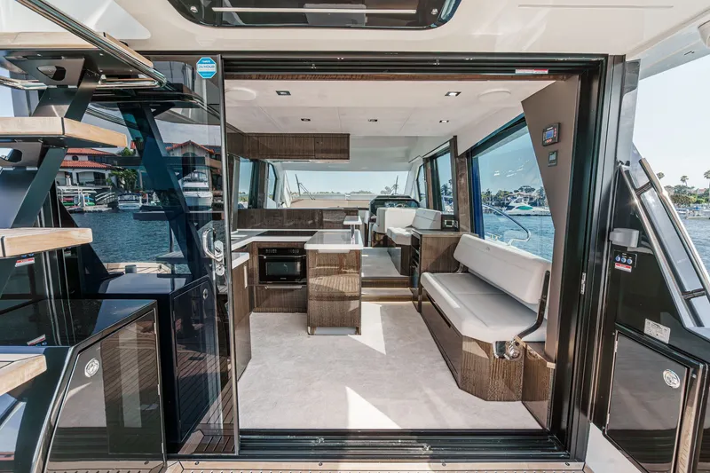 Slide: The Image of Galeon 500 Fly 2024 - 4