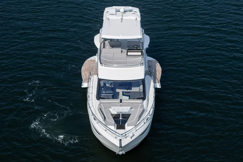Slide: The Image of Galeon 500 Fly 2024 - 46