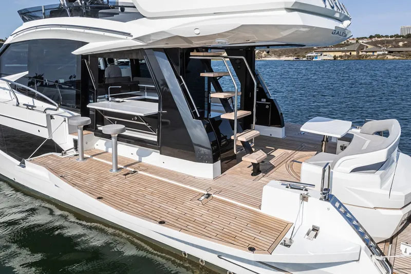 Slide: The Image of Galeon 500 Fly 2024 - 47