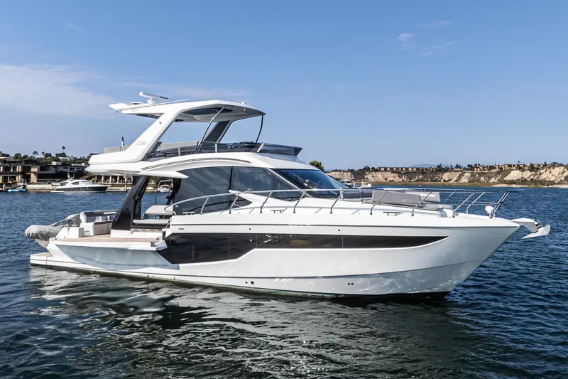 Slide: The Image of Galeon 500 Fly 2024 - 50