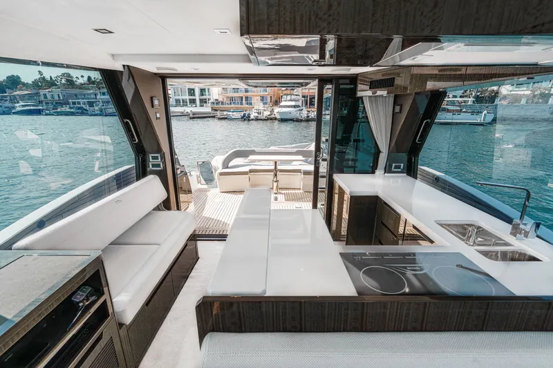 Slide: The Image of Galeon 500 Fly 2024 - 6
