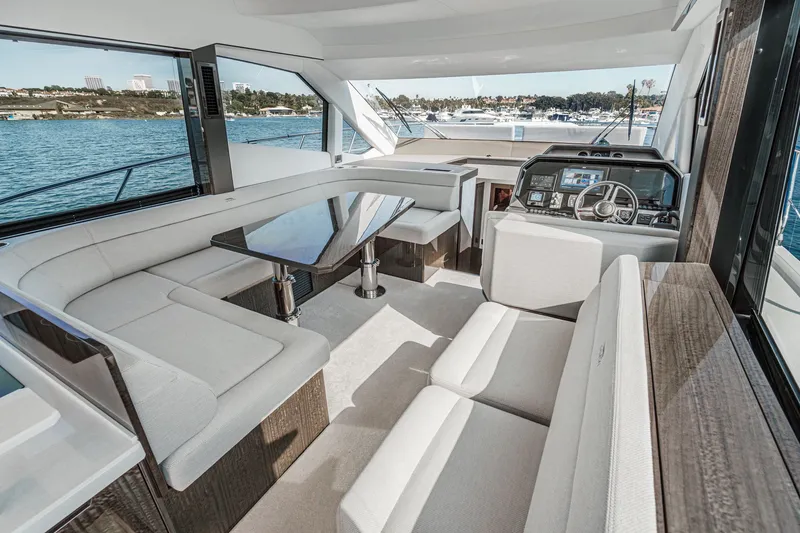 Slide: The Image of Galeon 500 Fly 2024 - 7