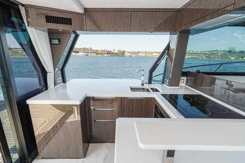 Slide: The Image of Galeon 500 Fly 2024 - 9
