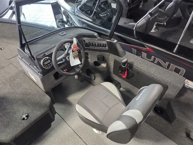 Slide: The Image of Lund 1775 Impact XS Sport 2026 - 10