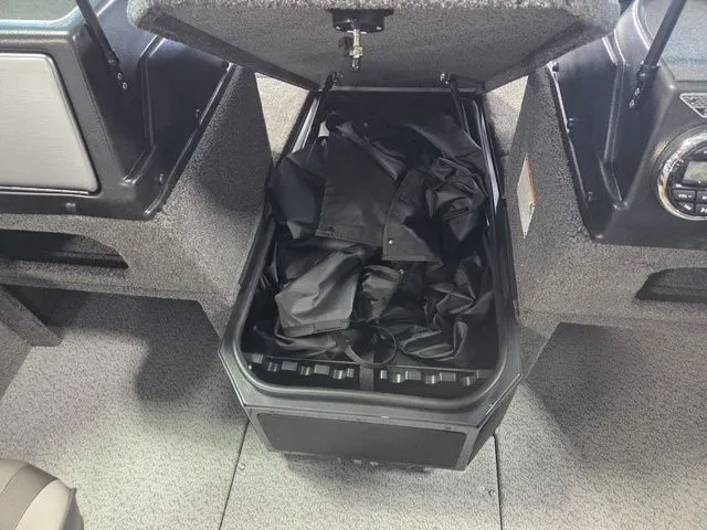 Slide: The Image of Lund 1775 Impact XS Sport 2026 - 15