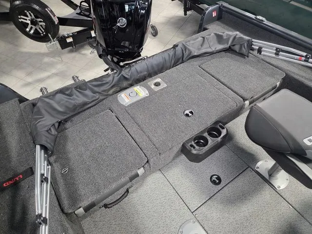 Slide: The Image of Lund 1775 Impact XS Sport 2026 - 4