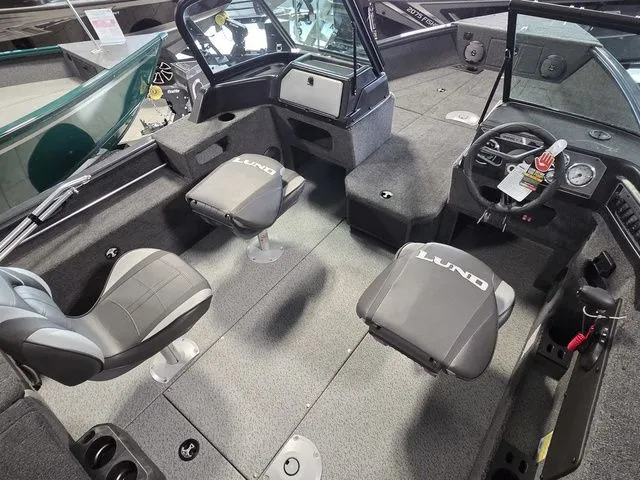 Slide: The Image of Lund 1775 Impact XS Sport 2026 - 7