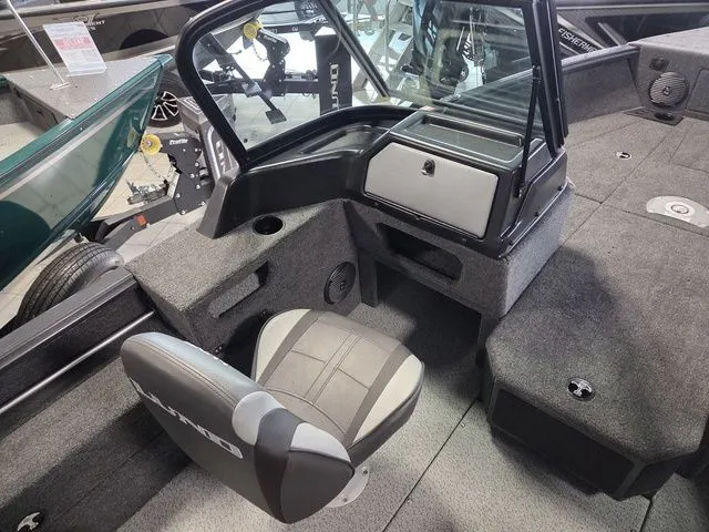 Slide: The Image of Lund 1775 Impact XS Sport 2026 - 8