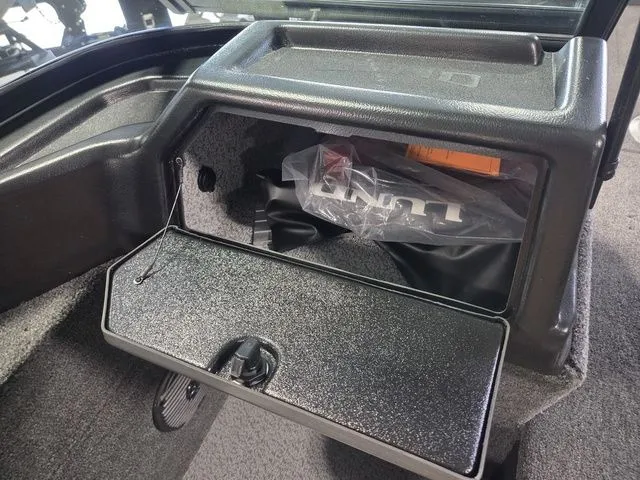 Slide: The Image of Lund 1775 Impact XS Sport 2026 - 9