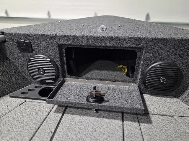 Slide: The Image of Lund 1775 Impact XS Sport 2026 - 28