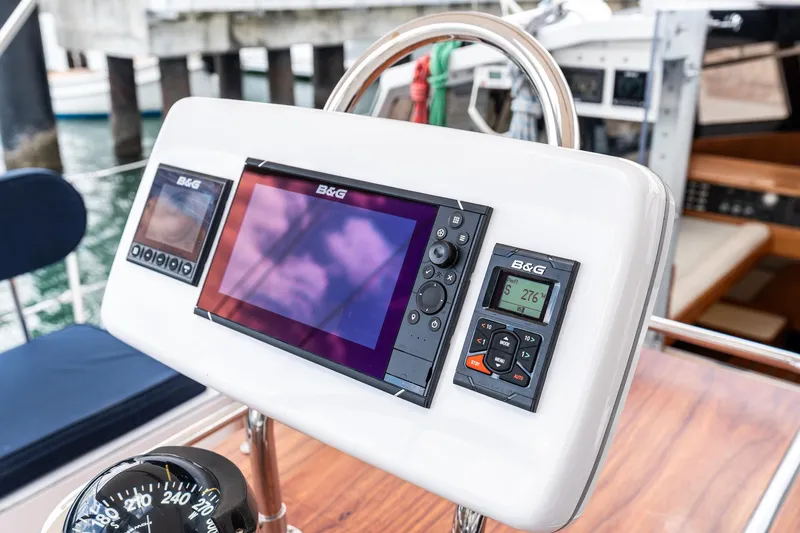 Slide: The Image of Boat navigation system on a 1998 Custom Kelly Archer yacht, featuring B&G displays. - 4