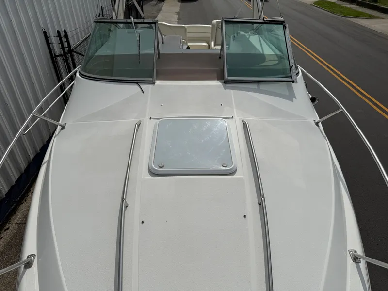 Slide: The Image of 2001 Larson Cabrio 270 boat, front deck view. - 18