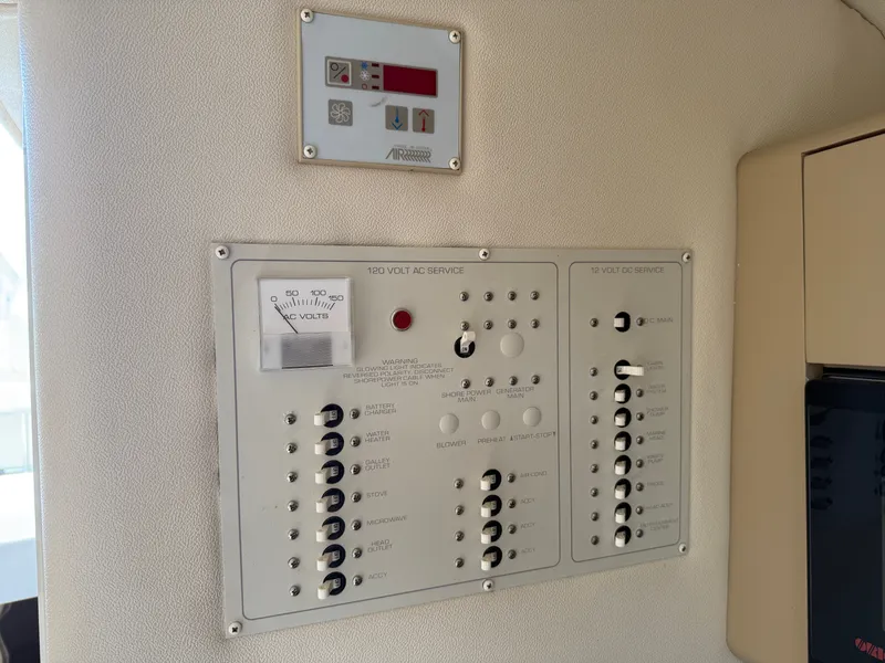 Slide: The Image of Control panel of Larson Cabrio 270 yacht, year 2001. - 25