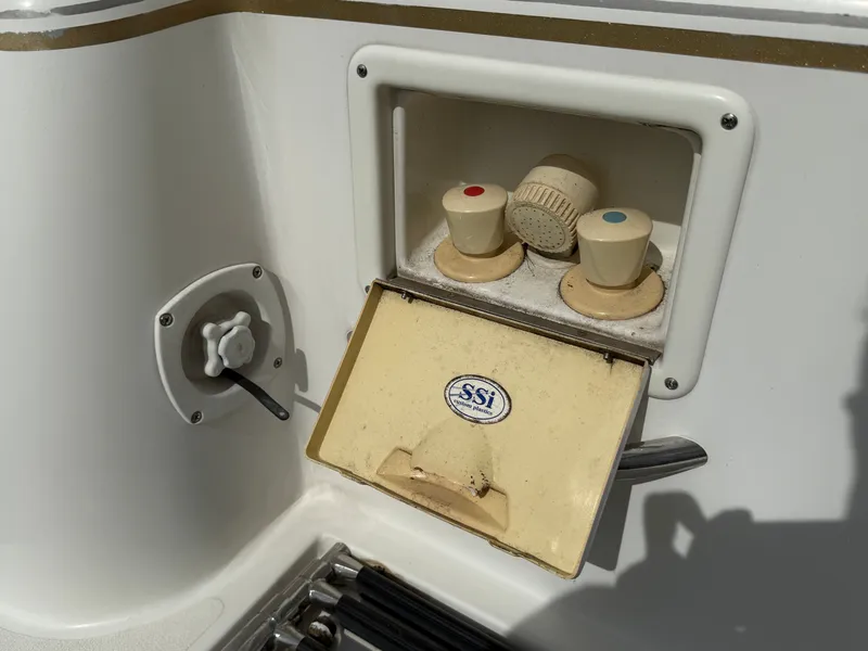 Slide: The Image of Water connection on a 2001 Larson Cabrio 270 boat. - 31