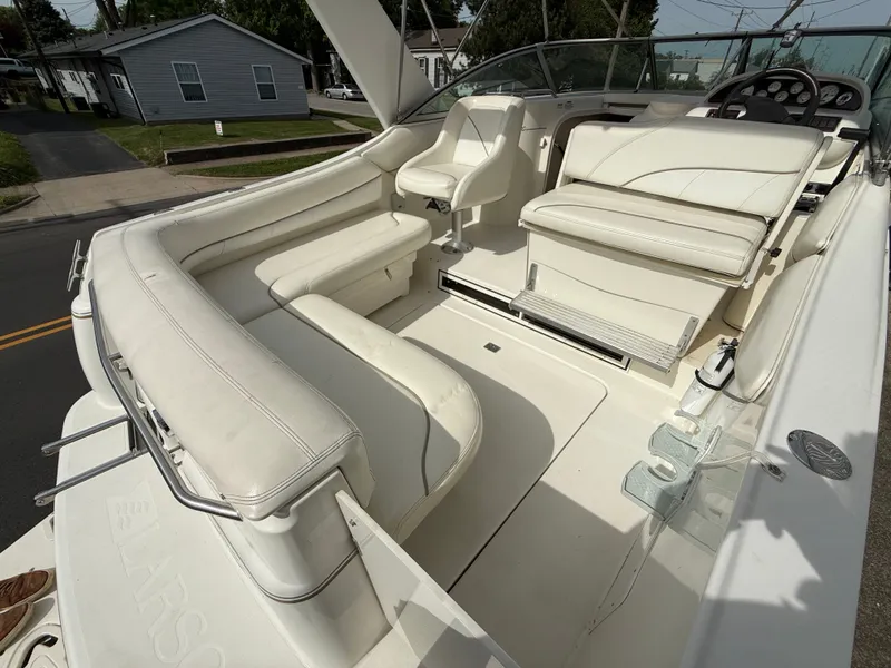 Slide: The Image of Interior of a 2001 Larson Cabrio 270 boat with white seating. - 8