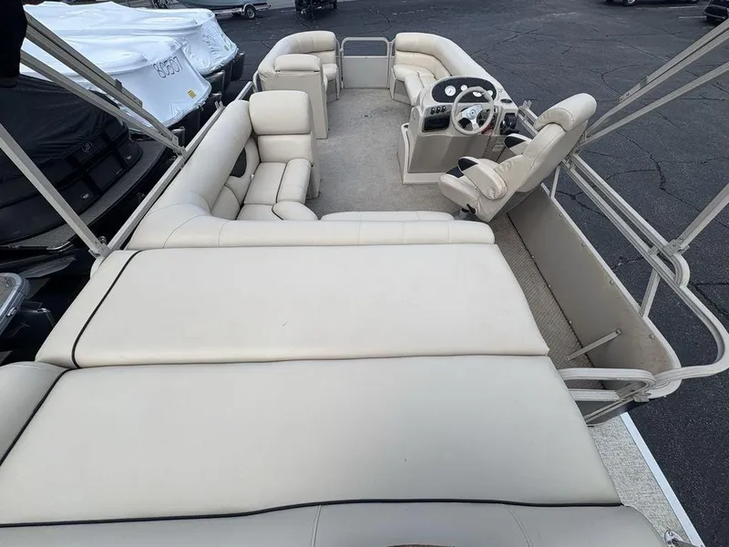 Slide: The Image of 2006 Sylvan 8522 Signature pontoon boat with spacious seating and modern helm. - 18