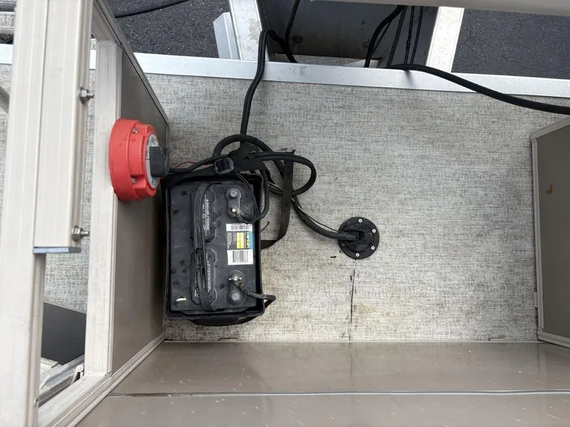 Slide: The Image of Battery and wiring inside a 2006 Sylvan 8522 Signature boat compartment. - 20