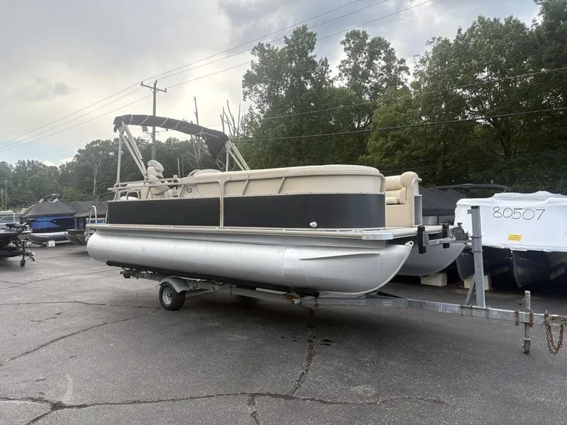 Slide: The Image of 2006 Sylvan 8522 Signature pontoon boat on trailer, parked outdoors. - 4