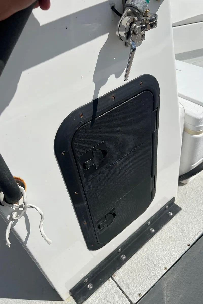 Slide: The Image of 1989 Boston Whaler 23 Guardian boat deck with storage compartment and latch. - 14
