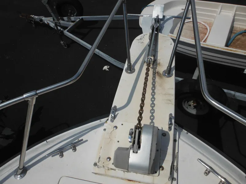 Slide: The Image of 1988 Grady-White Offshore 240 boat anchor system with chain and railing. - 41