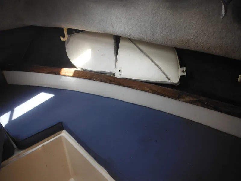 Slide: The Image of Grady-White Offshore 240 1988 - 50