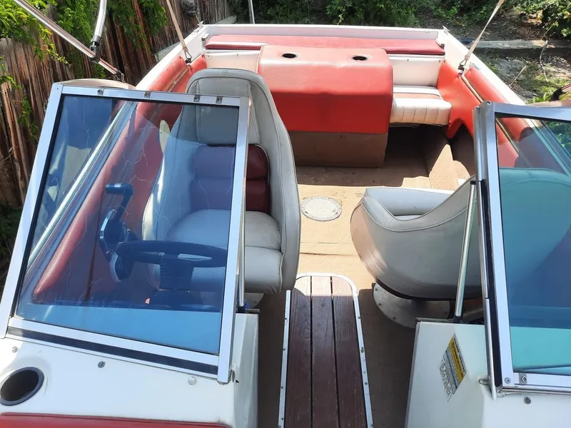 Slide: The Image of Chris-Craft Cavalier 17 1989 - 3