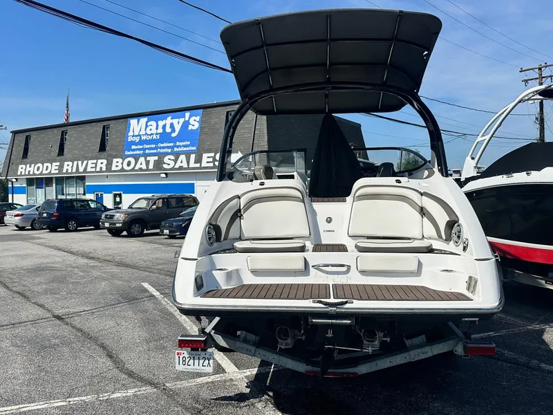 Slide: The Image of 2016 Yamaha Boats 242 Limited S E-Series at Rhode River Boat Sales. - 10