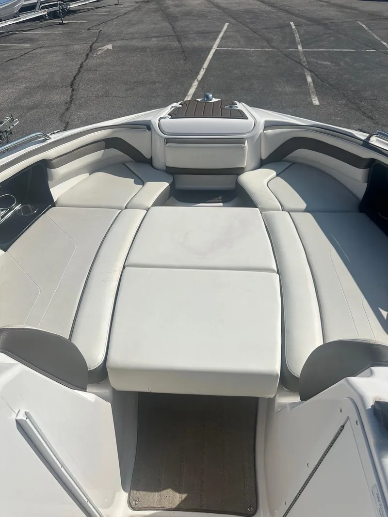 Slide: The Image of 2016 Yamaha Boats 242 Limited S E-Series interior seating area. - 25