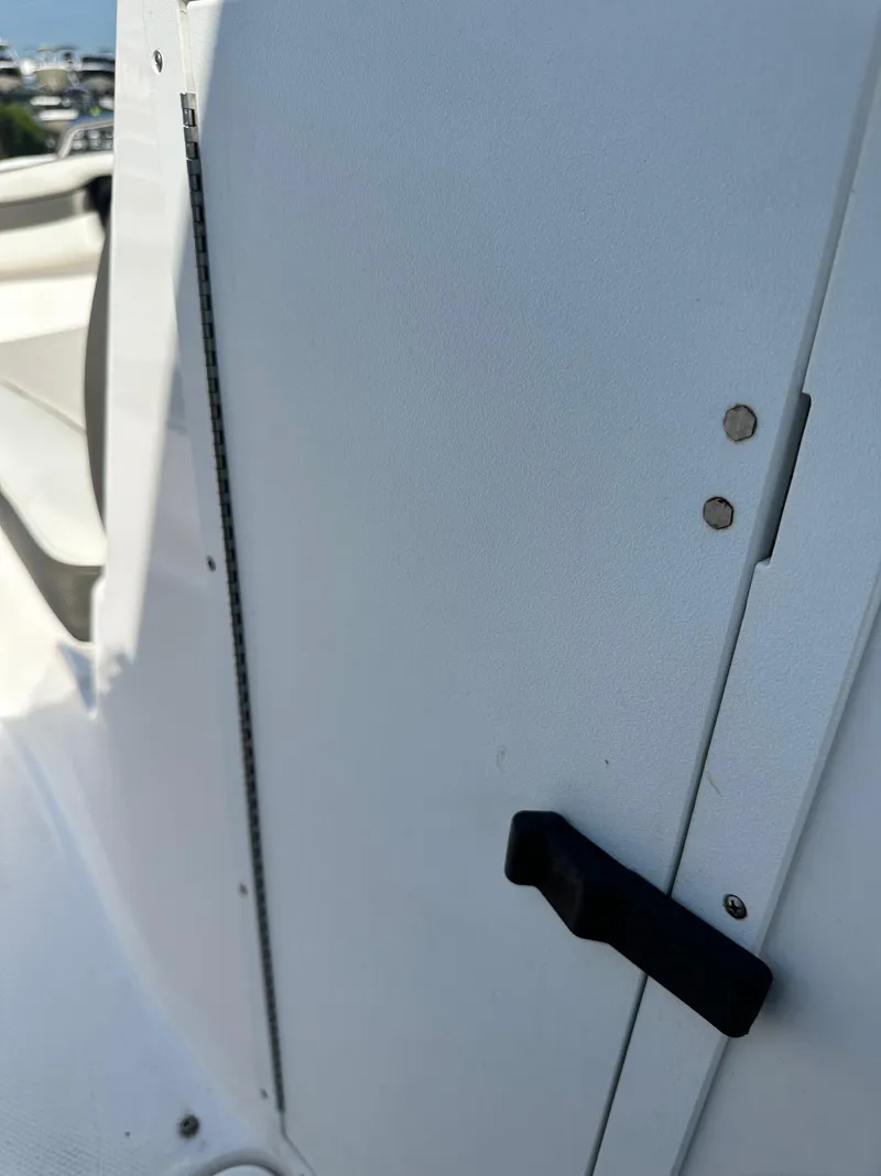 Slide: The Image of Close-up of a 2016 Yamaha Boats 242 Limited S E-Series interior detail. - 29