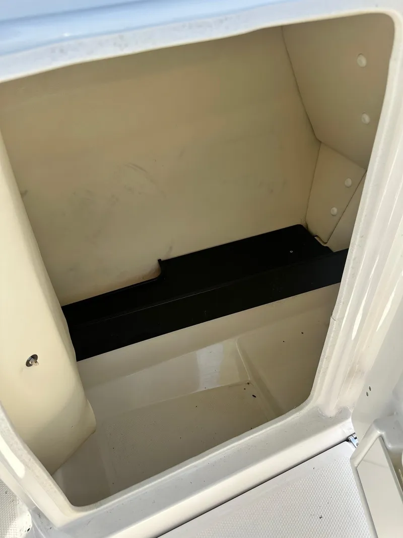 Slide: The Image of Storage compartment of 2016 Yamaha Boats 242 Limited S E-Series. - 31