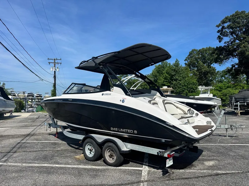 Slide: The Image of 2016 Yamaha Boats 242 Limited S E-Series on trailer, parked outdoors. - 4