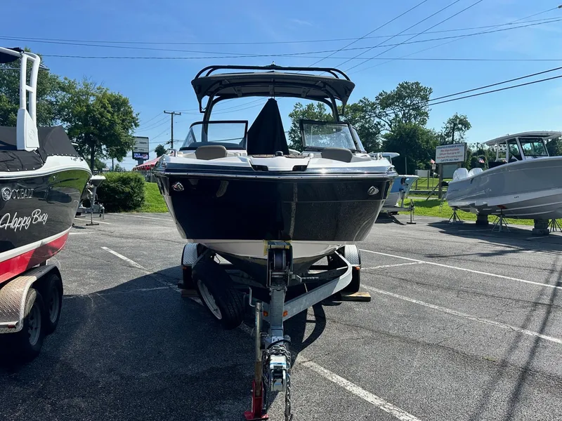 Slide: The Image of 2016 Yamaha Boats 242 Limited S E-Series on trailer in parking lot. - 7