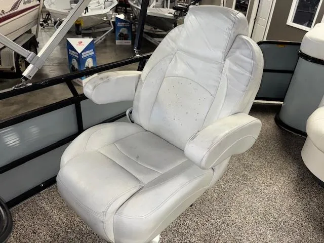 Slide: The Image of White captain's chair on AquaPatio AP220R boat, 2002 model, in showroom setting. - 17