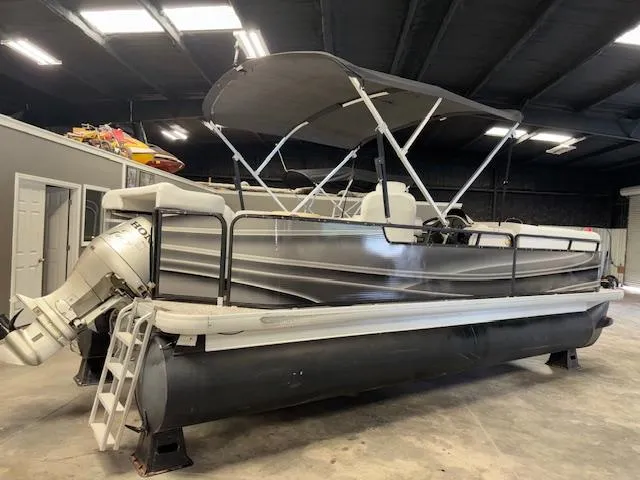 Slide: The Image of 2002 AquaPatio AP220R pontoon boat with canopy in indoor storage. - 7