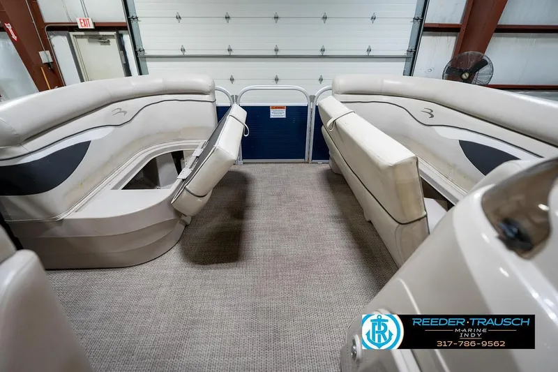 Slide: The Image of Interior of a 2019 Bennington 18 SLV pontoon boat with beige seating. - 20