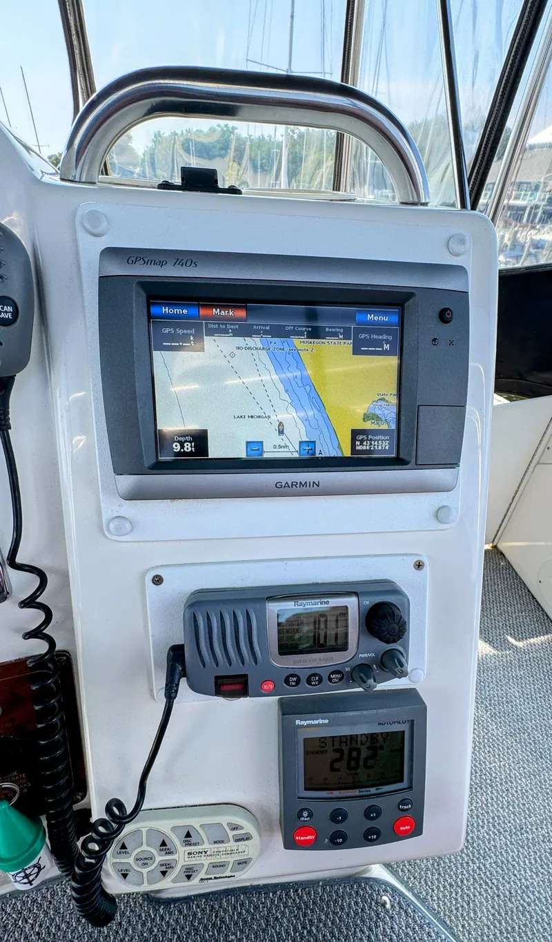 Slide: The Image of Silverton 35 Convertible 2001 - 21