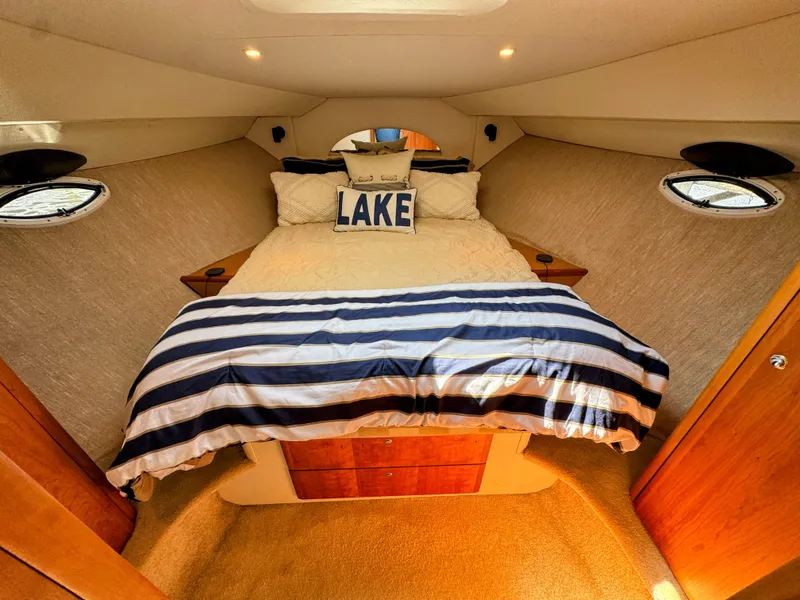 Slide: The Image of Silverton 35 Convertible 2001 - 36