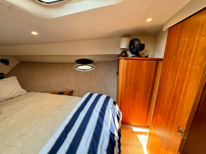 Slide: The Image of Silverton 35 Convertible 2001 - 37