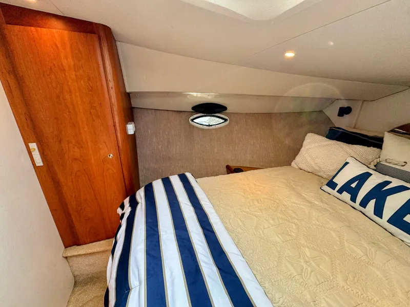 Slide: The Image of Silverton 35 Convertible 2001 - 39