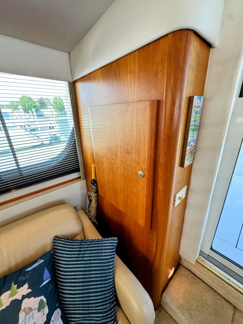 Slide: The Image of Silverton 35 Convertible 2001 - 41