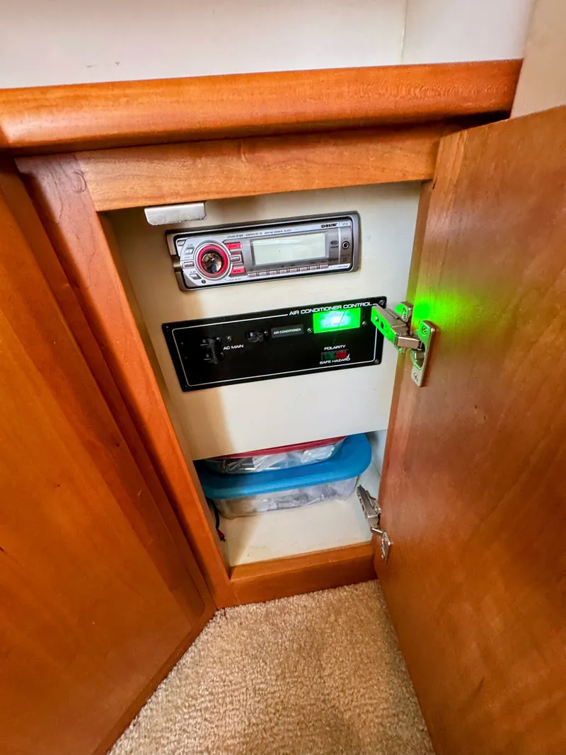 Slide: The Image of Silverton 35 Convertible 2001 - 43