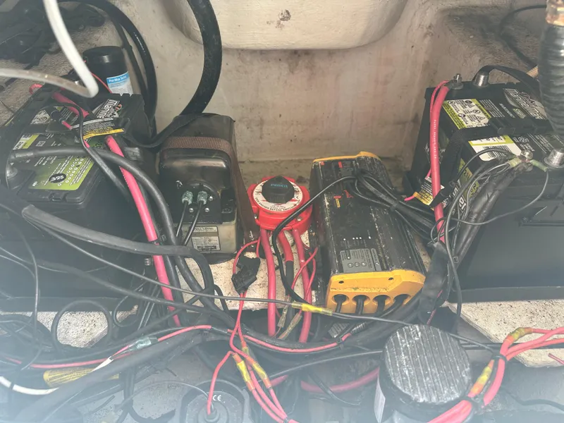 Slide: The Image of Electrical wiring and battery setup in a 2001 Sailfish 234 WAC boat. - 14