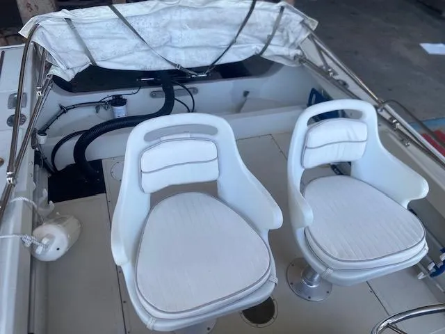 Slide: The Image of 1989 Boston Whaler 20 Outrage boat console with steering wheel and controls. - 16