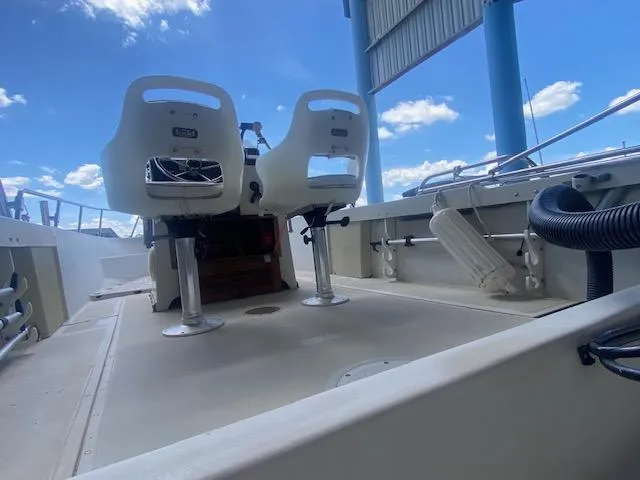 Slide: The Image of 1989 Boston Whaler 20 Outrage boat interior with dual seats under a blue sky. - 35