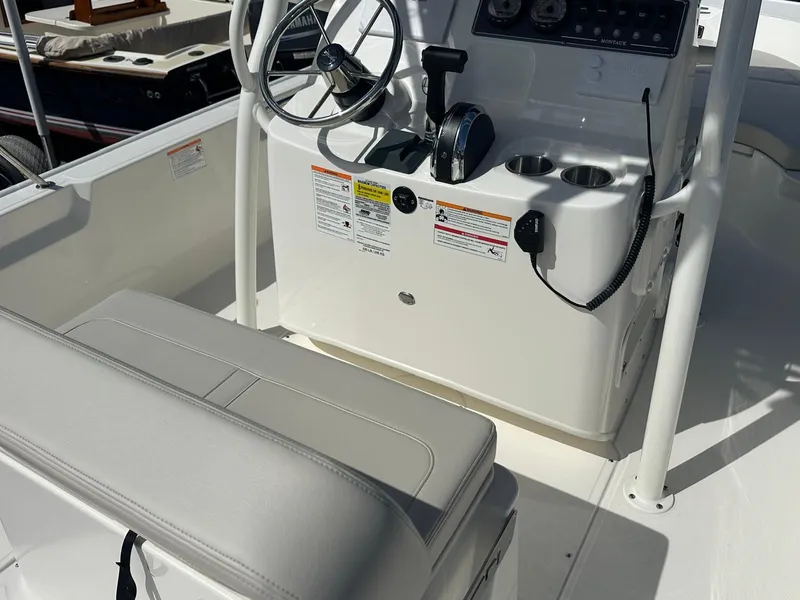 Slide: The Image of Boston Whaler 190 Montauk 2026 - 10