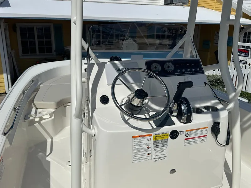 Slide: The Image of Boston Whaler 190 Montauk 2026 - 12