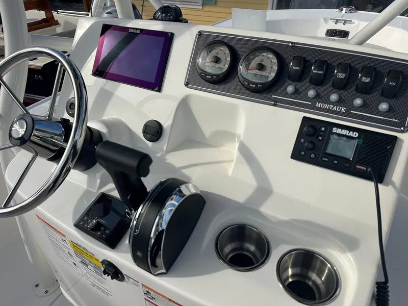 Slide: The Image of Boston Whaler 190 Montauk 2026 - 13