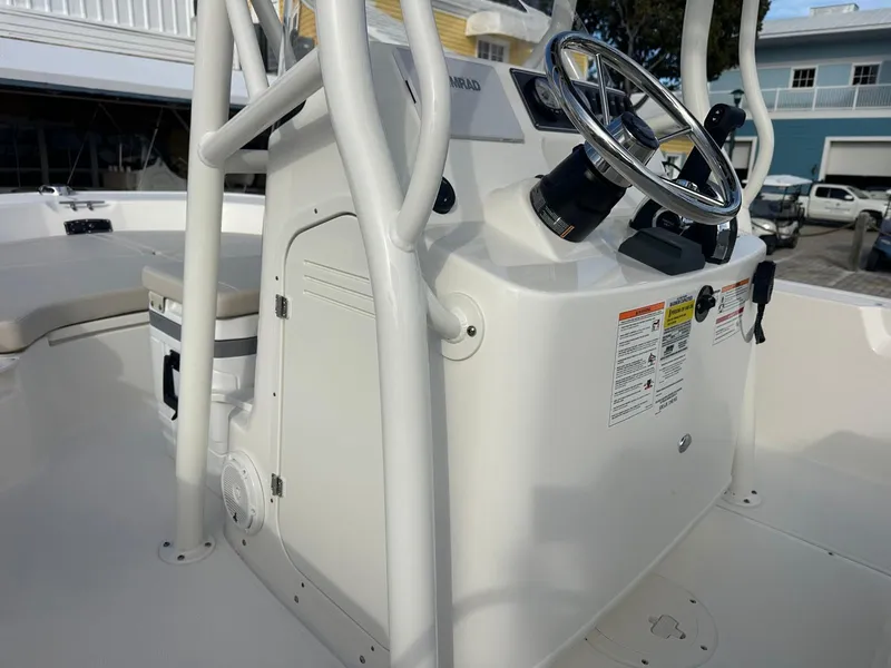 Slide: The Image of Boston Whaler 190 Montauk 2026 - 14